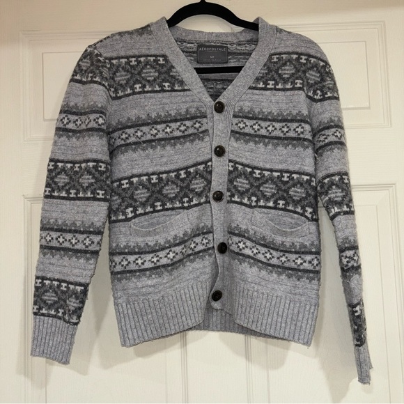 Aéropostale grey knit crop top/cardigan! Super cute